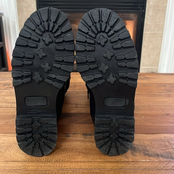 LA Canadienne lace up black leather boots, shearling lined. Size 7.5, - Picture 12 of 12